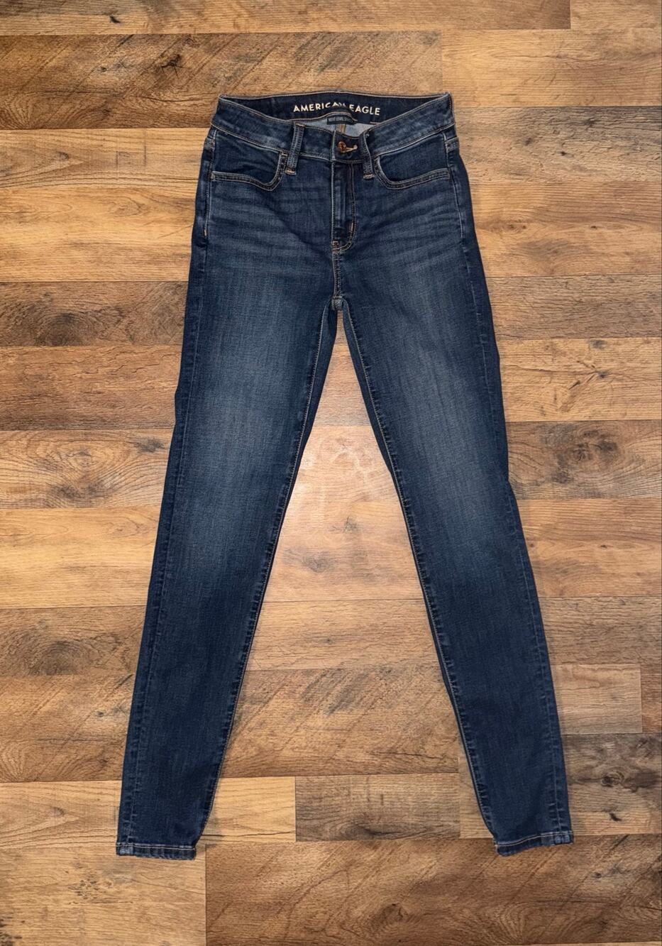 American Eagle women’s next level stretch blue jeans jegging